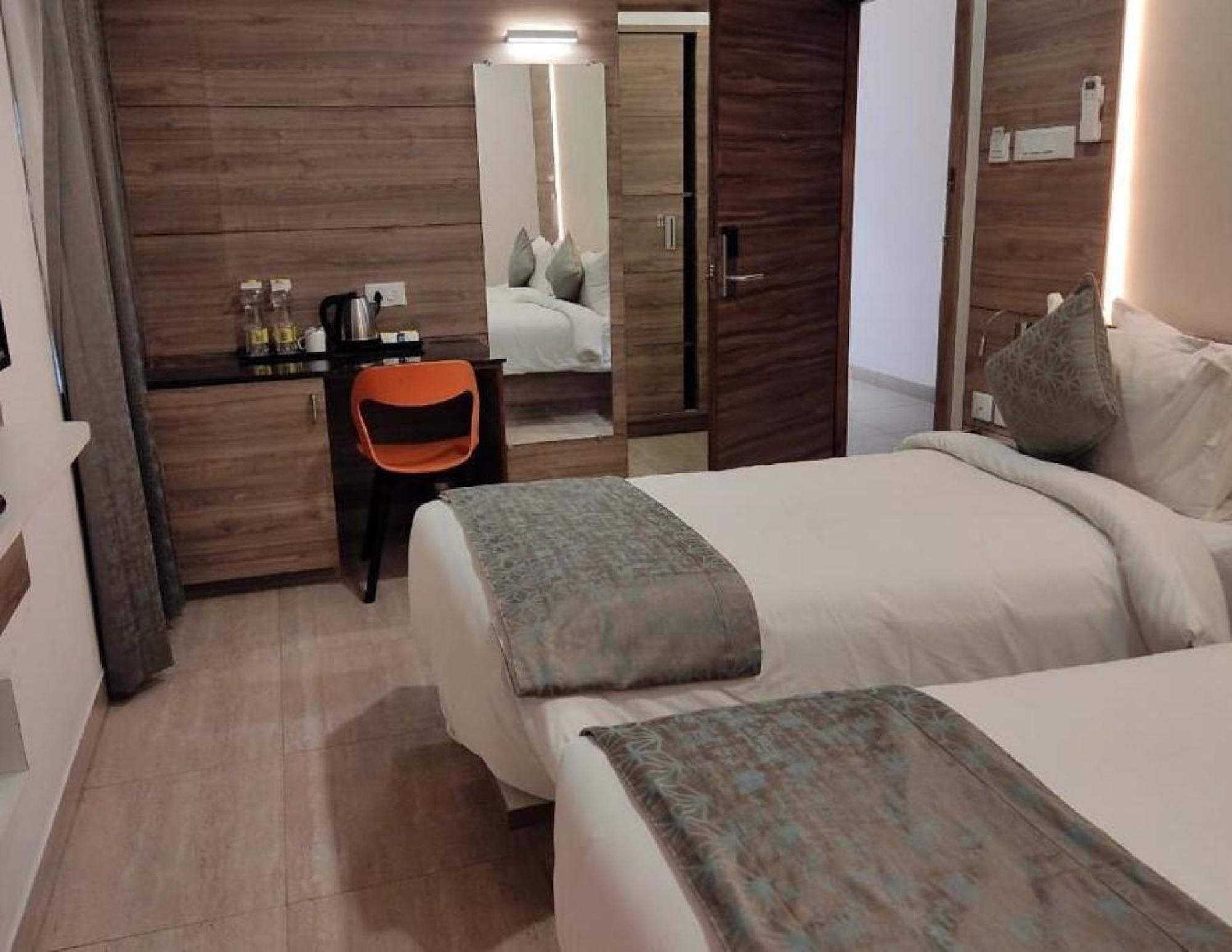 فندق Residenza Adhikrishna Arcade إرود المظهر الخارجي الصورة
